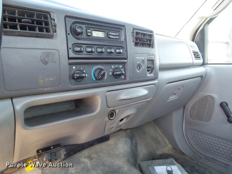 image for item EN9600 2001 Ford F450 Super Duty utility truck with crane