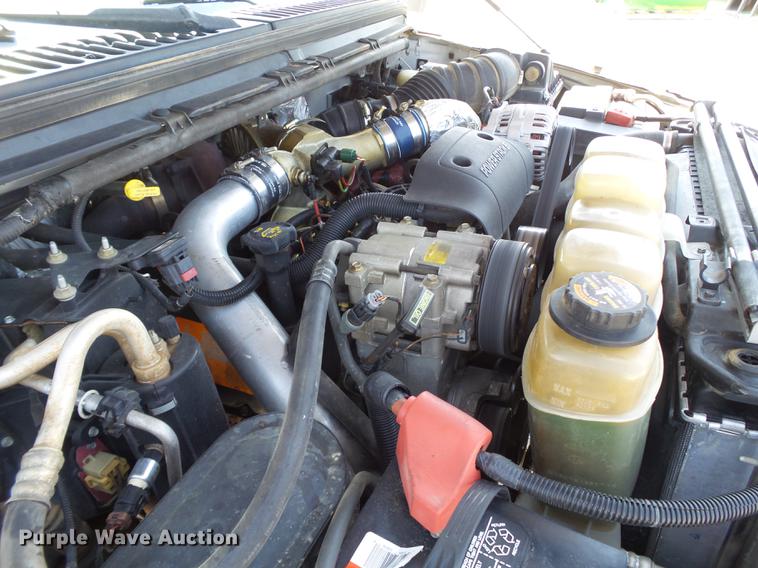 image for item EN9600 2001 Ford F450 Super Duty utility truck with crane