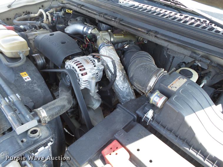 image for item EN9600 2001 Ford F450 Super Duty utility truck with crane