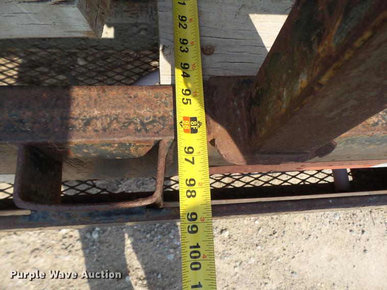 image for item EN9616 2005 Apache equipment trailer