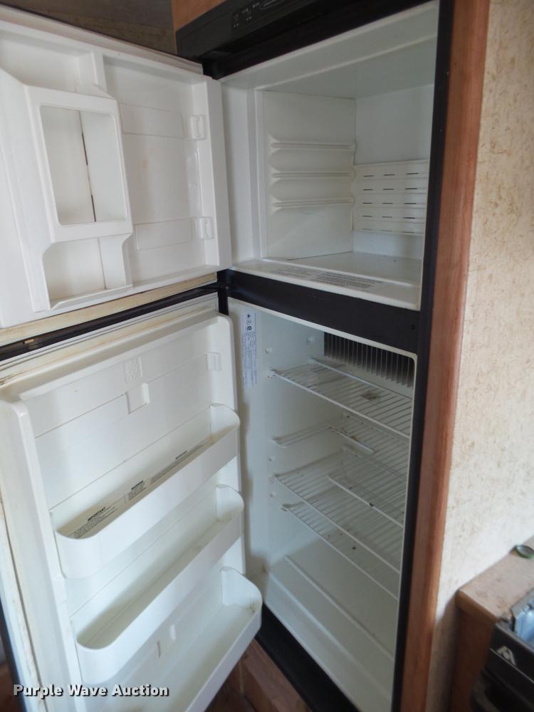 image for item EN9618 2007 Summerland camper