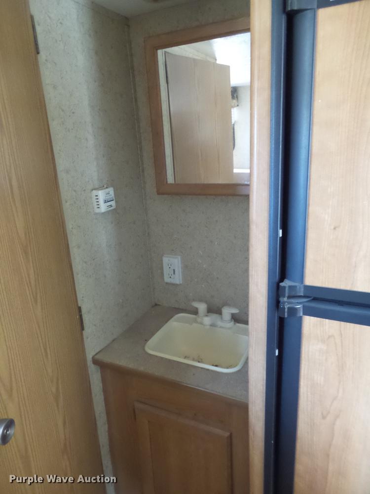 image for item EN9618 2007 Summerland camper