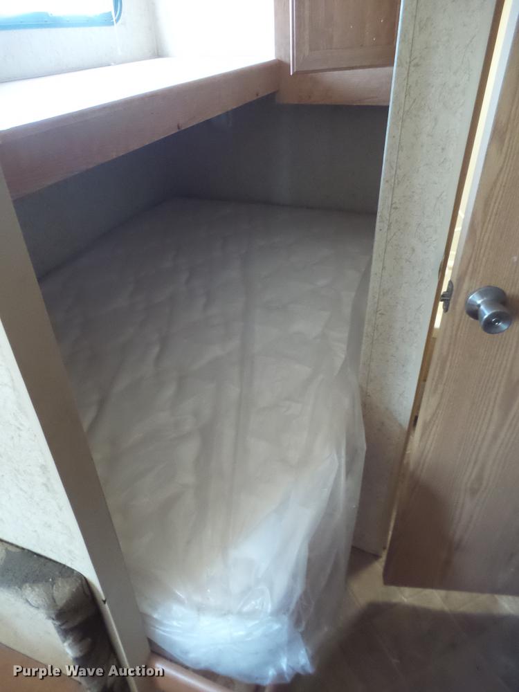 image for item EN9618 2007 Summerland camper