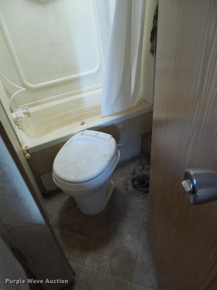 image for item EN9618 2007 Summerland camper