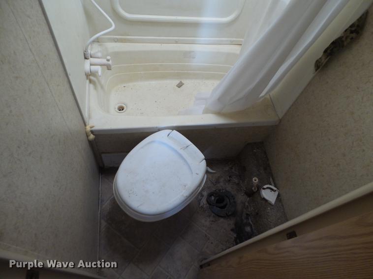 image for item EN9618 2007 Summerland camper