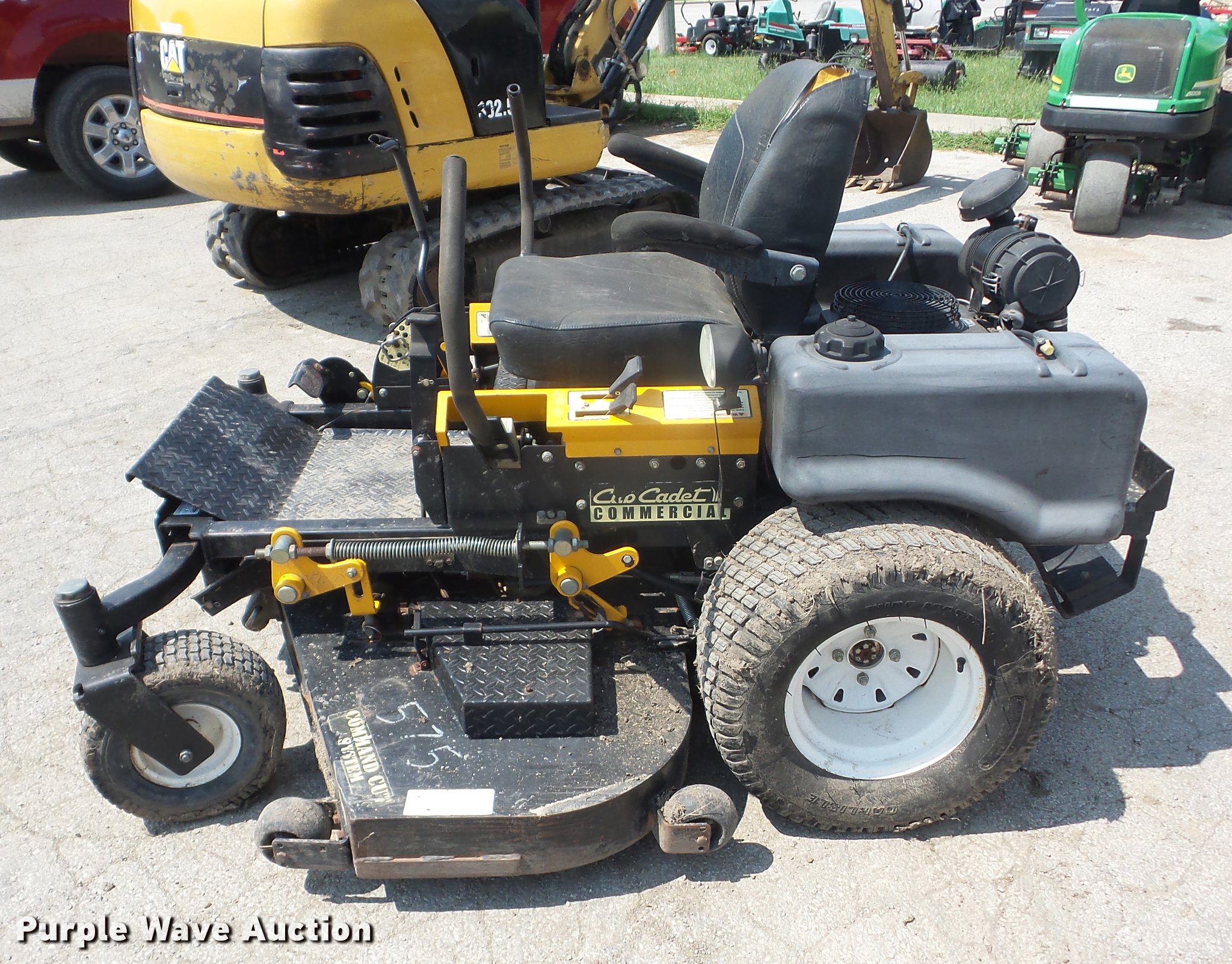 Cub Cadet Tank M60 commercial mower in Iola, KS Item EI9878 sold Purple Wave