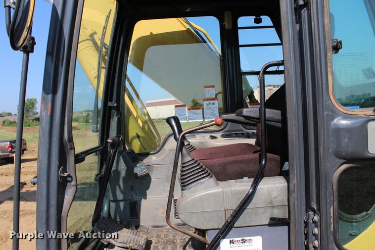 image for item BE9320 2001 Komatsu PC200LC-6 excavator