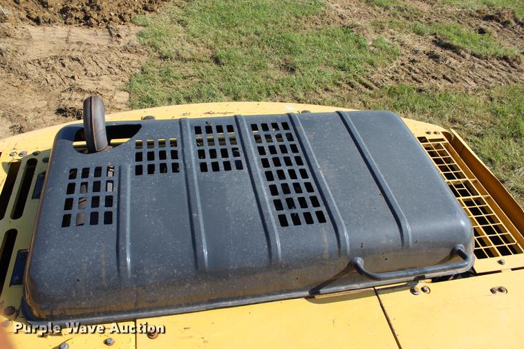 image for item BE9320 2001 Komatsu PC200LC-6 excavator