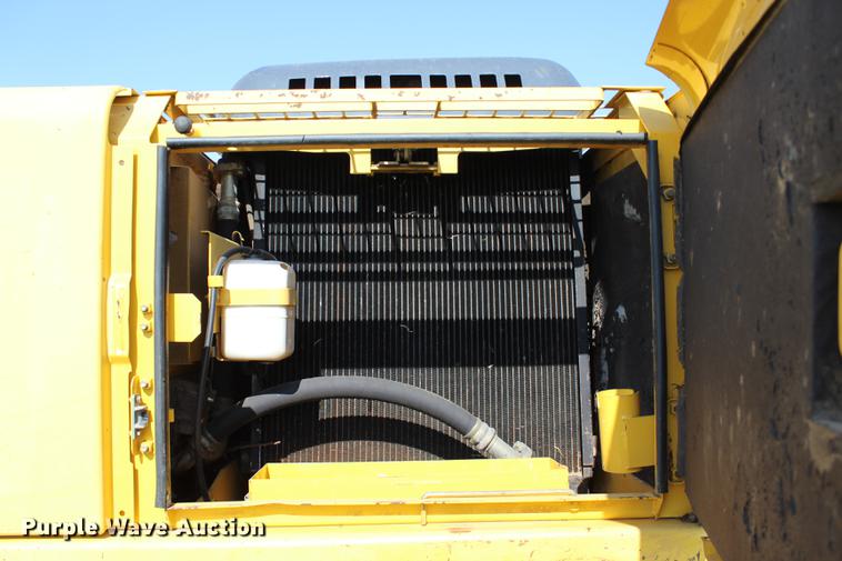 image for item BE9320 2001 Komatsu PC200LC-6 excavator