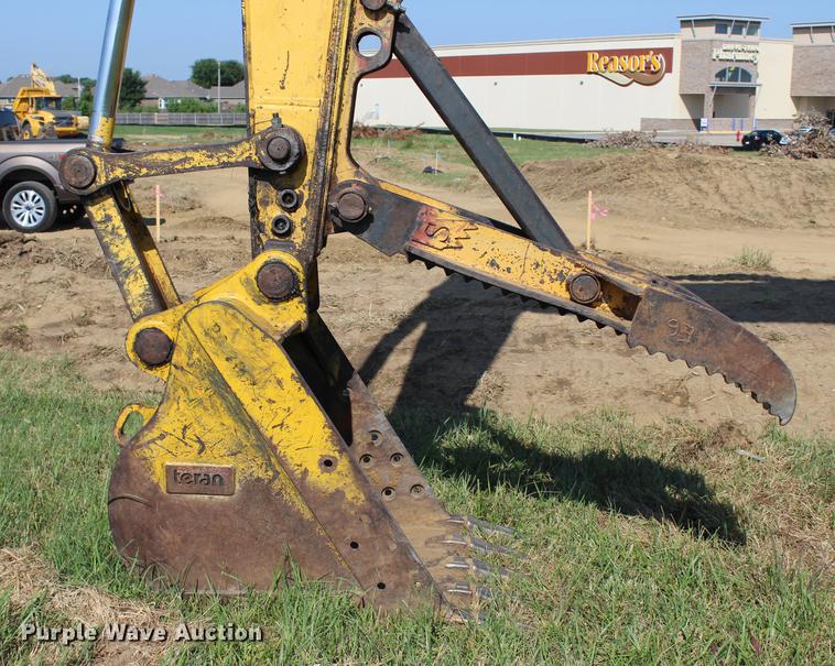 image for item BE9320 2001 Komatsu PC200LC-6 excavator