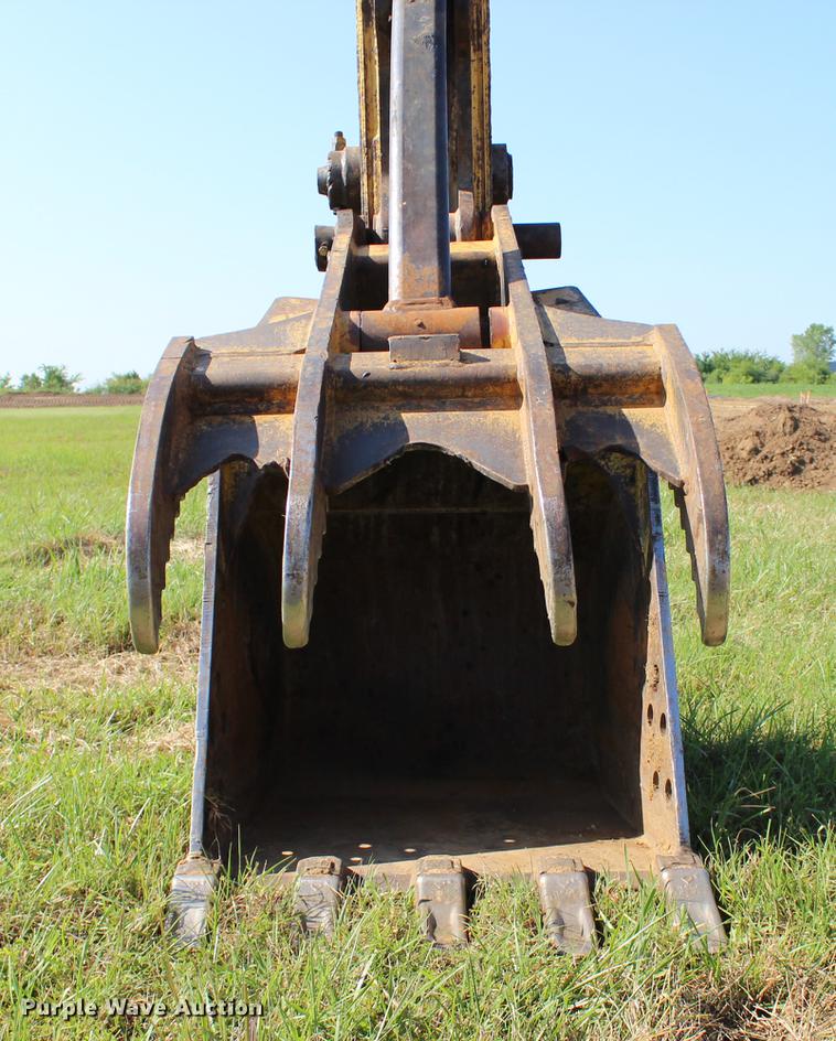 image for item BE9320 2001 Komatsu PC200LC-6 excavator