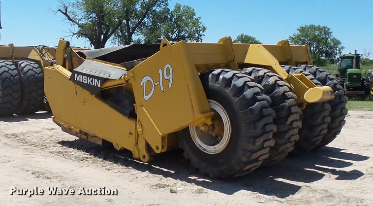 image for item DA3582 2005 Miskin D19 scraper