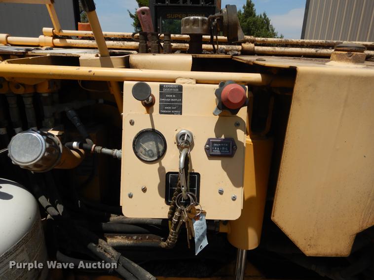 image for item DB8371 Gehl 1448 Plus Power Box paver