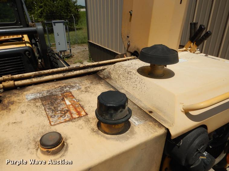 image for item DB8371 Gehl 1448 Plus Power Box paver