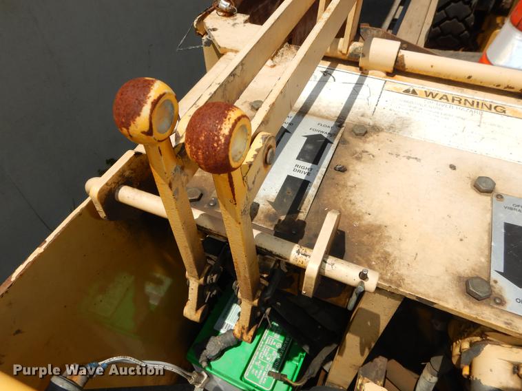 image for item DB8371 Gehl 1448 Plus Power Box paver