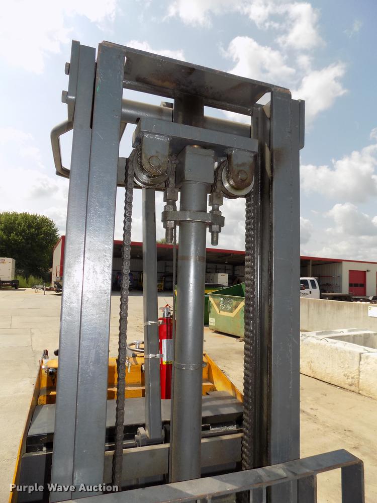 image for item DB8649 Prime Mover RC30 forklift