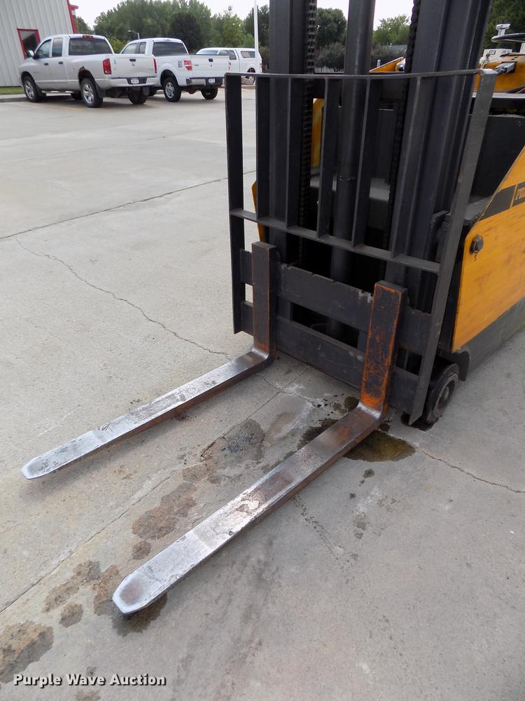 image for item DB8649 Prime Mover RC30 forklift