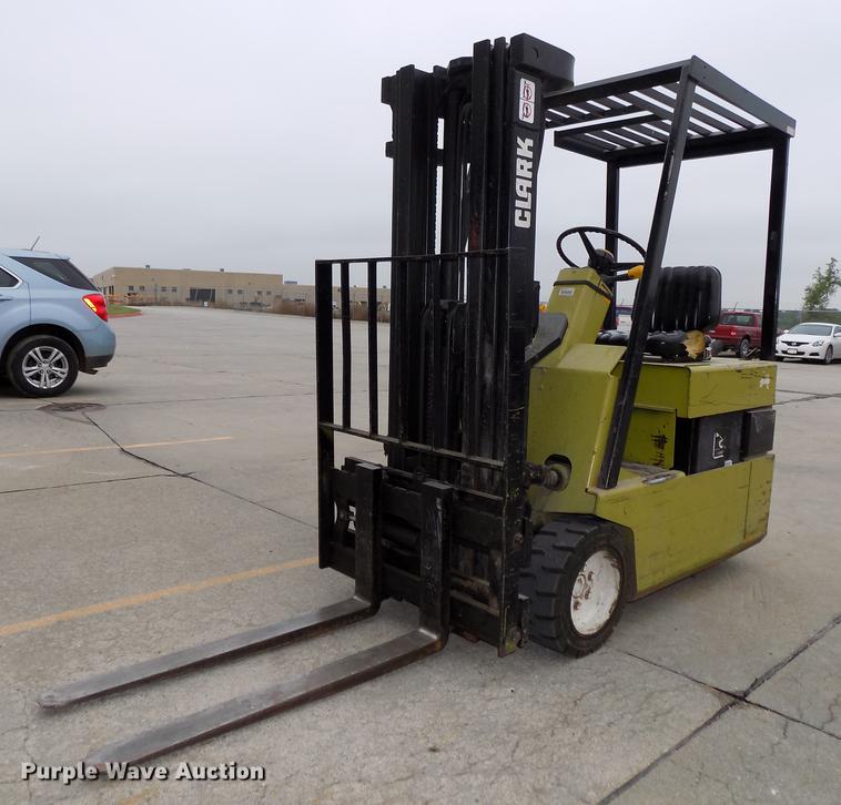 image for item DB8656 1988 Clark TM15 forklift