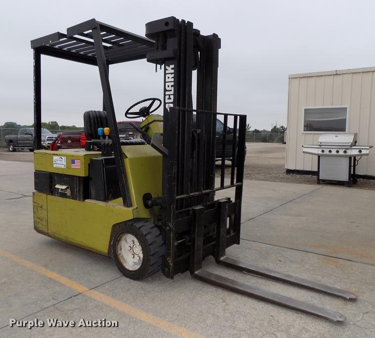 image for item DB8656 1988 Clark TM15 forklift