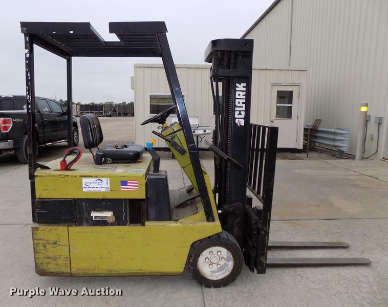 image for item DB8656 1988 Clark TM15 forklift