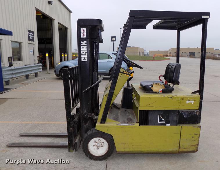 image for item DB8656 1988 Clark TM15 forklift