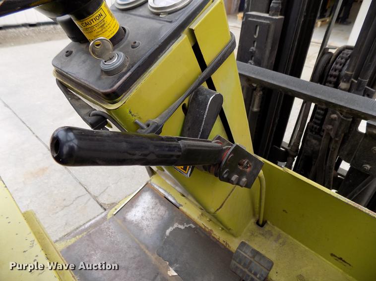 image for item DB8656 1988 Clark TM15 forklift
