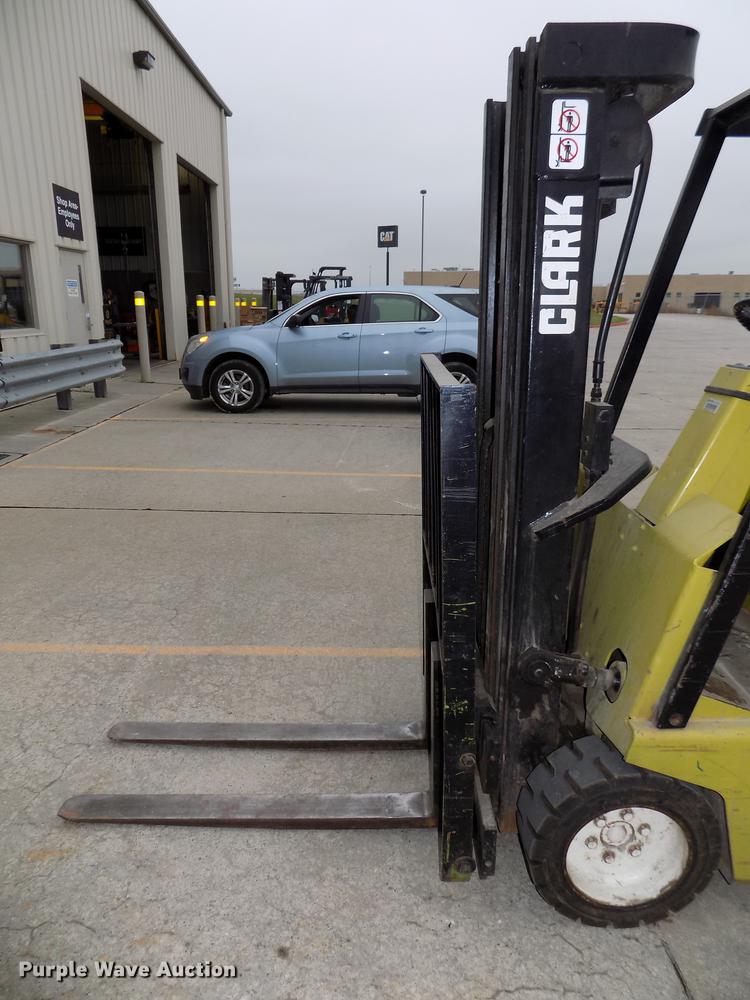 image for item DB8656 1988 Clark TM15 forklift