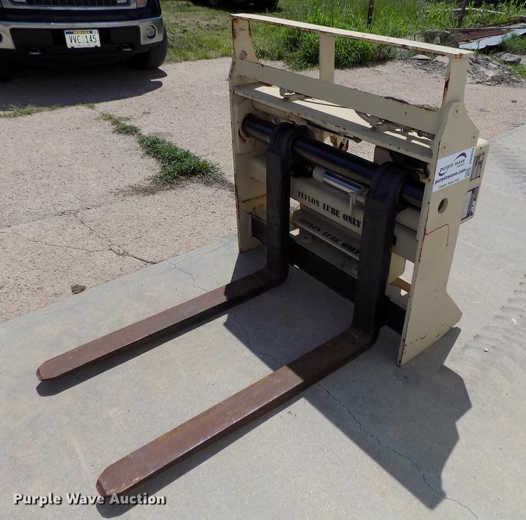 image for item DB8659 JLG telehandler carriage