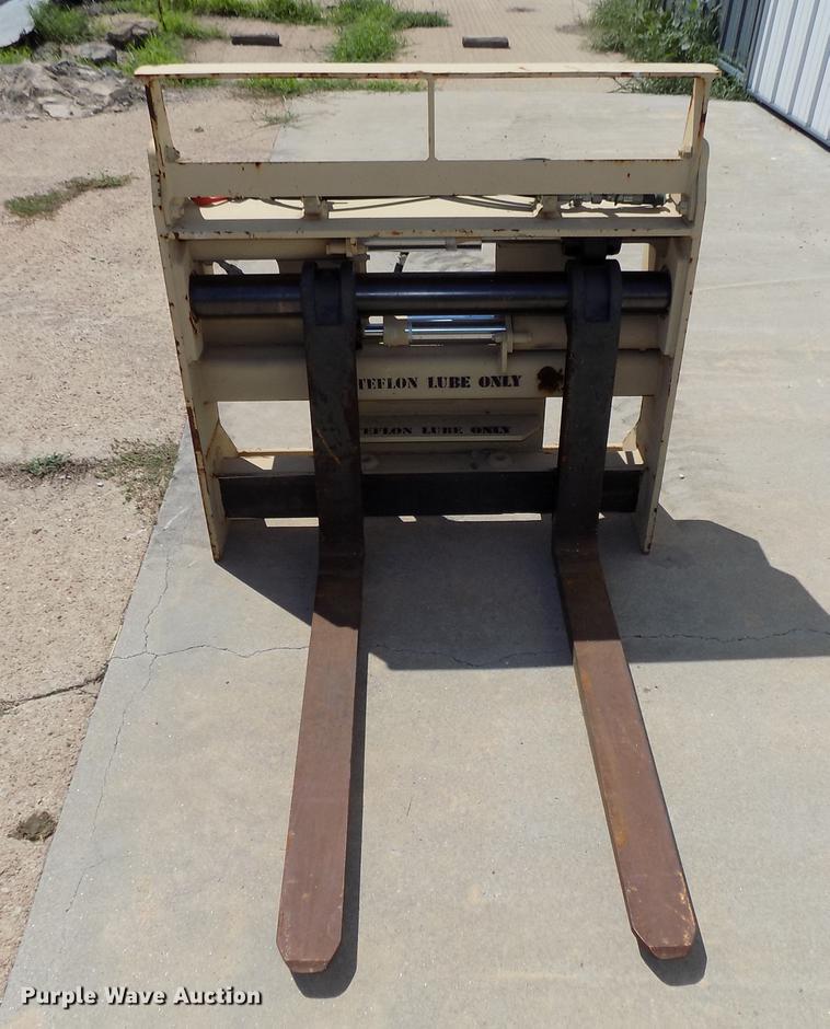 image for item DB8659 JLG telehandler carriage