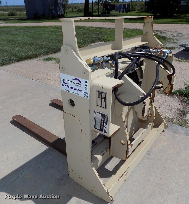 image for item DB8659 JLG telehandler carriage