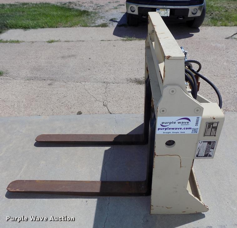 image for item DB8659 JLG telehandler carriage