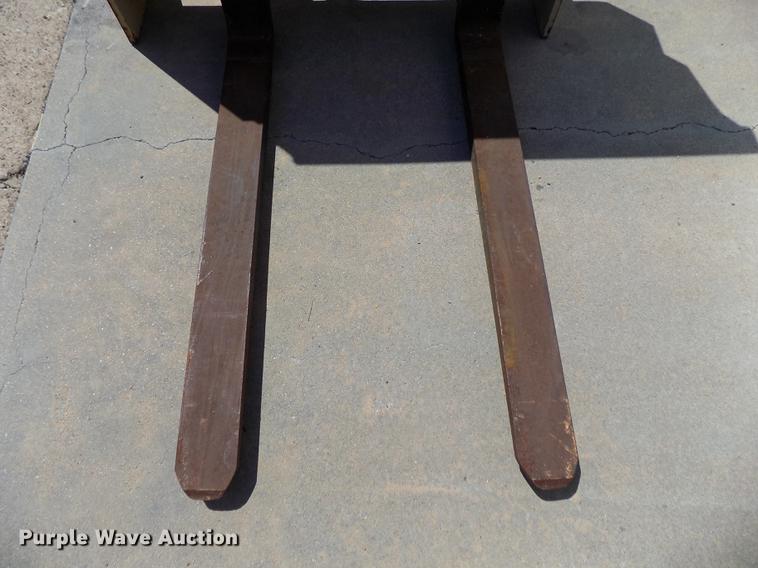 image for item DB8659 JLG telehandler carriage