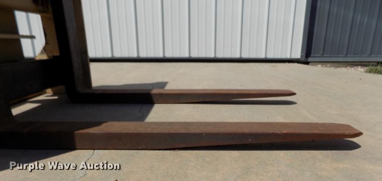 image for item DB8659 JLG telehandler carriage