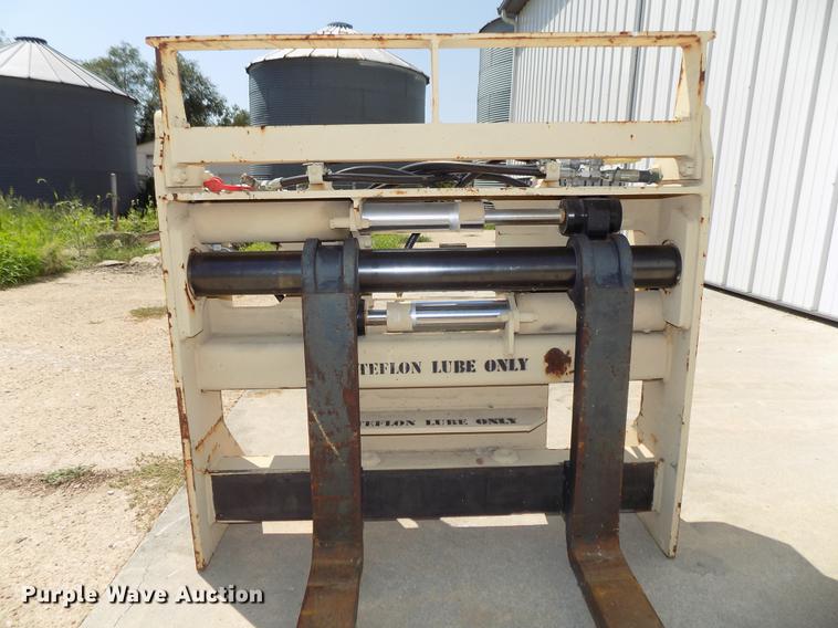 image for item DB8659 JLG telehandler carriage