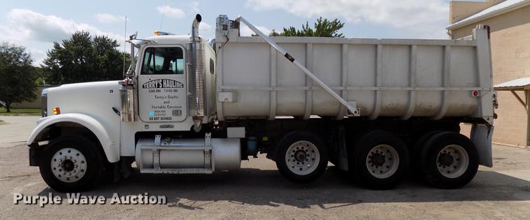 image for item DB8666 1998 Freightliner FLD120 dump truck