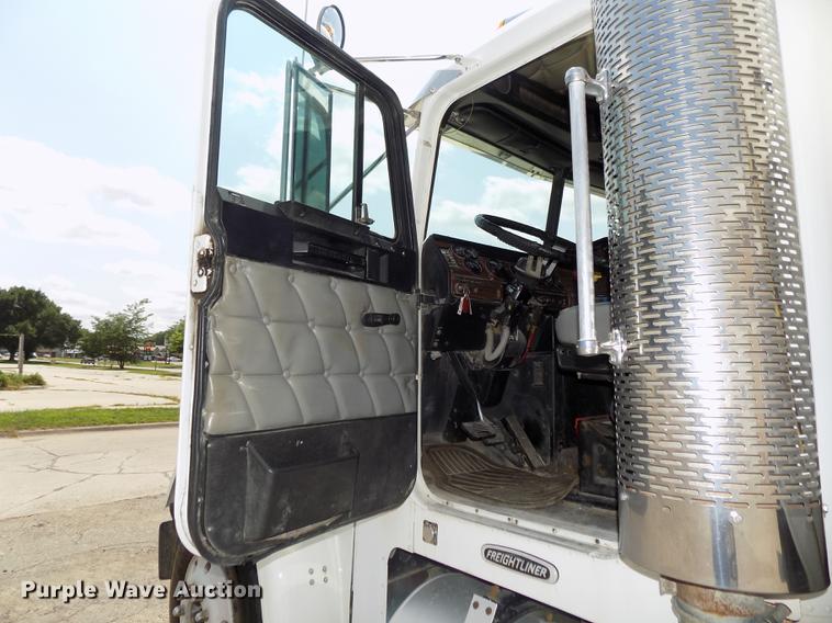 image for item DB8666 1998 Freightliner FLD120 dump truck