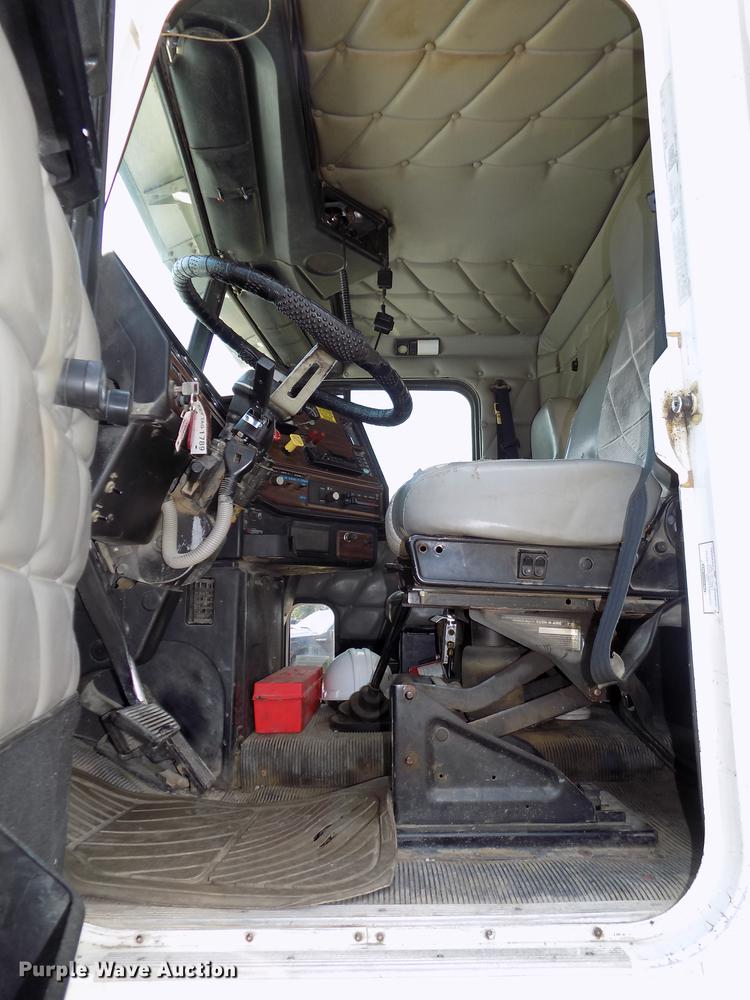 image for item DB8666 1998 Freightliner FLD120 dump truck