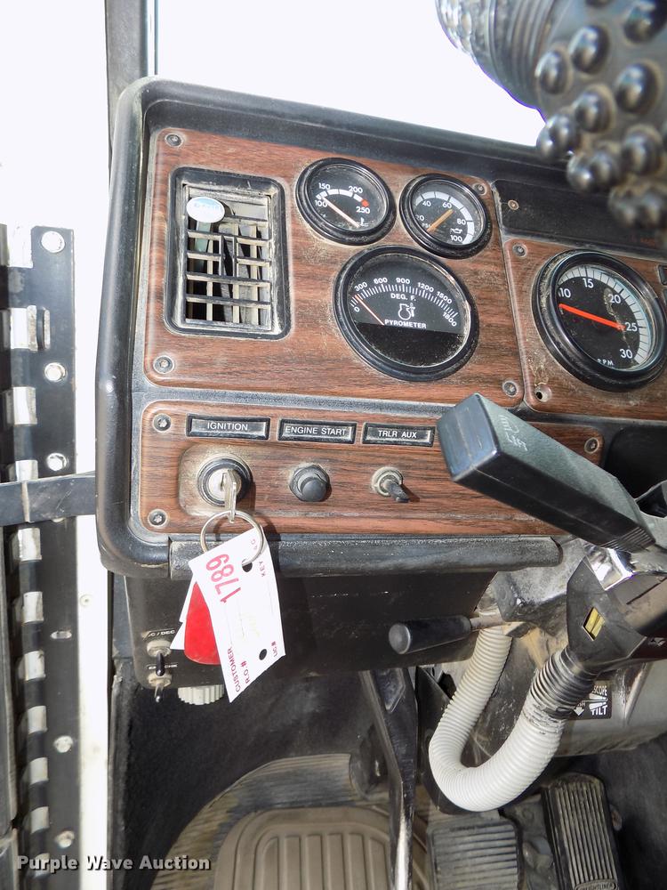 image for item DB8666 1998 Freightliner FLD120 dump truck