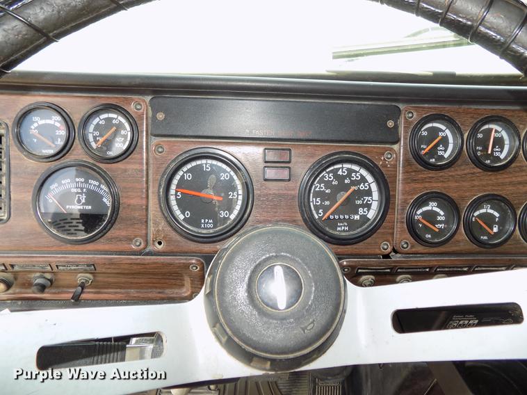 image for item DB8666 1998 Freightliner FLD120 dump truck