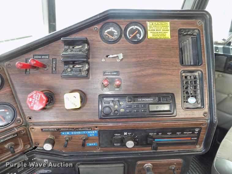 image for item DB8666 1998 Freightliner FLD120 dump truck