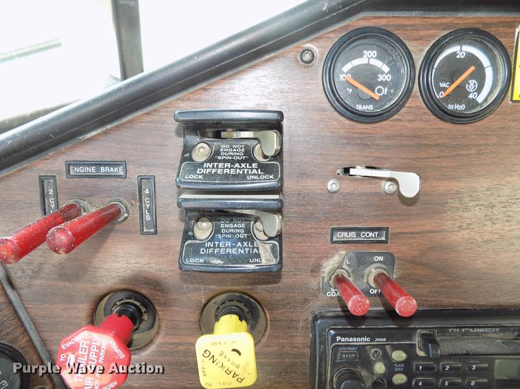 image for item DB8666 1998 Freightliner FLD120 dump truck