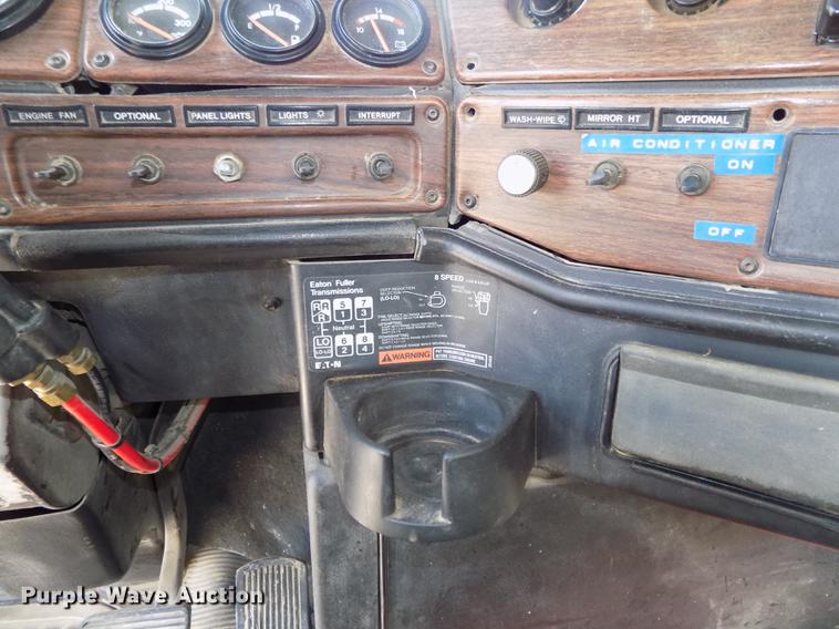 image for item DB8666 1998 Freightliner FLD120 dump truck