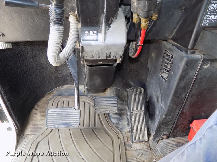 image for item DB8666 1998 Freightliner FLD120 dump truck