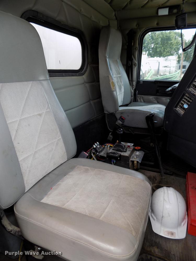 image for item DB8666 1998 Freightliner FLD120 dump truck