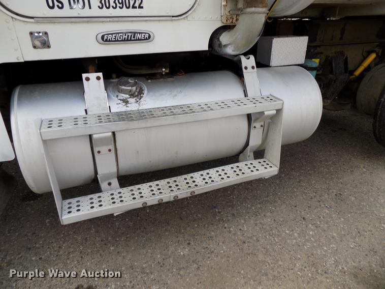 image for item DB8666 1998 Freightliner FLD120 dump truck