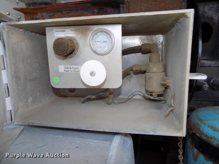 image for item DB8666 1998 Freightliner FLD120 dump truck