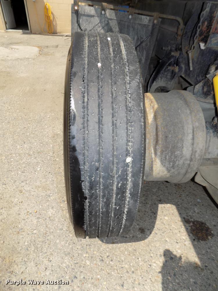 image for item DB8666 1998 Freightliner FLD120 dump truck