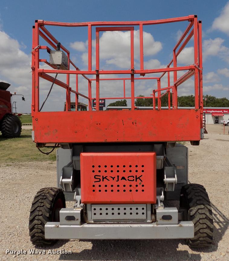 image for item DB9195 2001 Skyjack SJ8831 scissor lift