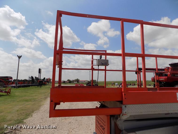 image for item DB9195 2001 Skyjack SJ8831 scissor lift