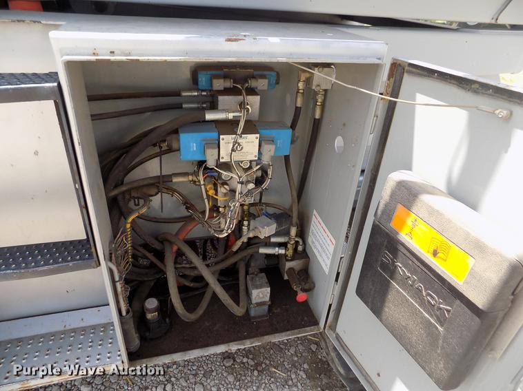 image for item DB9195 2001 Skyjack SJ8831 scissor lift